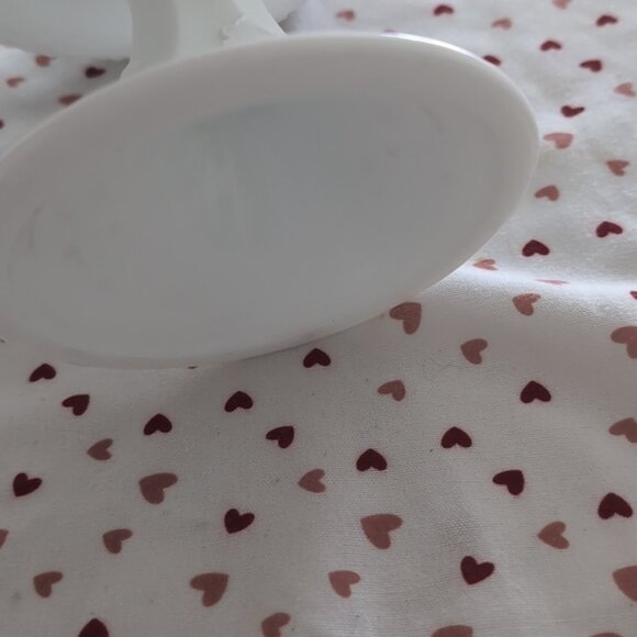 DEAL! Vintage Milk Glass Serving Pedestal Bowl. Scalloped Rim - Picture 6 of 6